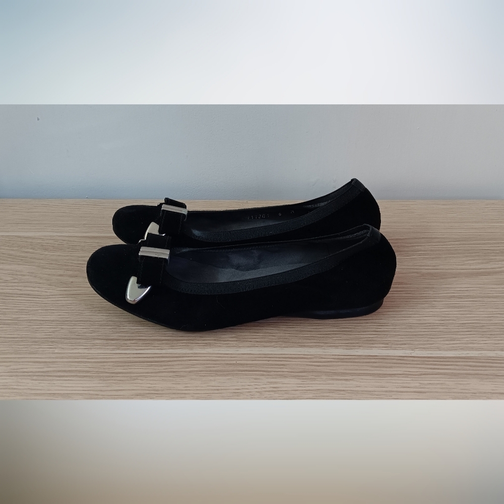 Stuart Weitzman Suede Flats Black 6